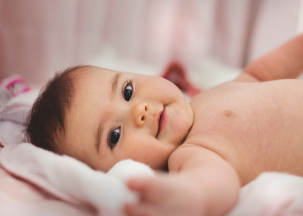 Comment prévenir et soigner les érythèmes fessiers de bébé ?