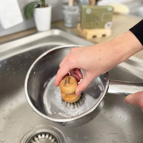 brosse-casserole-utilisation.webp